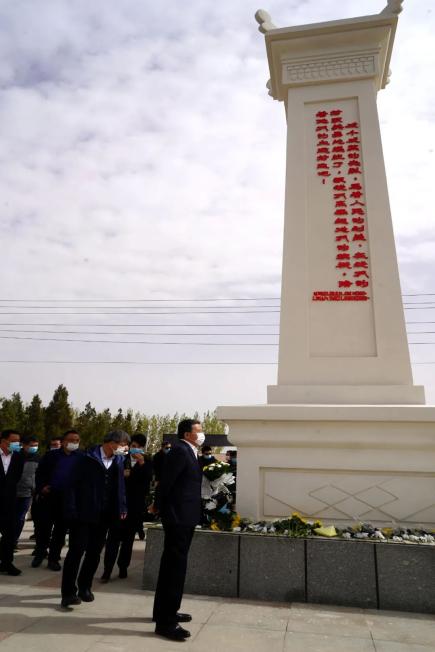 疏勒烈士陵园位于疏勒县城东南巴仁乡阿热克其其村,是喀什地区和周边