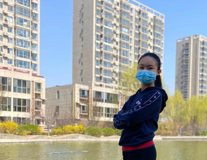 李香怡,玉师附小五年级学生,兴趣广泛,尤喜爱好朗诵和画画,性格活泼