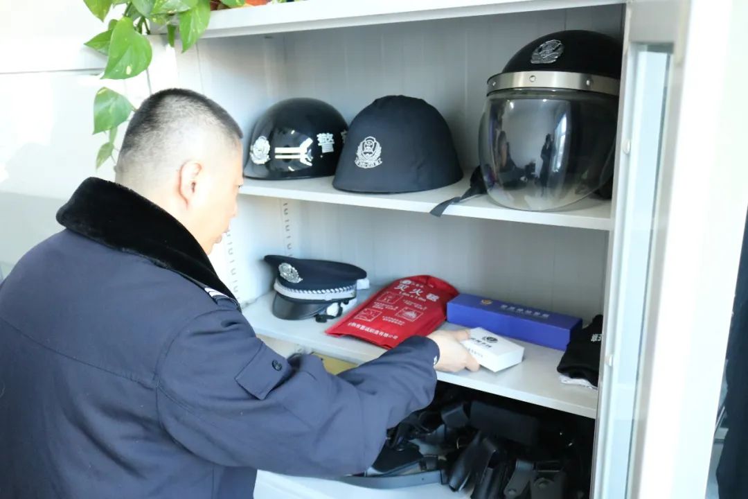 转作风办实事加强法警装备更新筑牢法院安全屏障