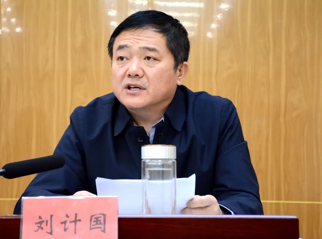 县领导尹亚凡,樊振华,刘计国,李维信分别就国家卫生县城创建,省级文明