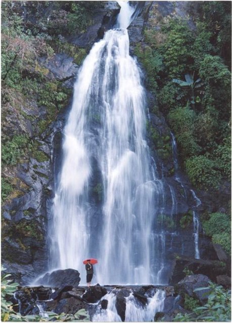 无量剑湖无量剑湖位于无量山国家级自然保护区边缘,又称"羊山大瀑布"