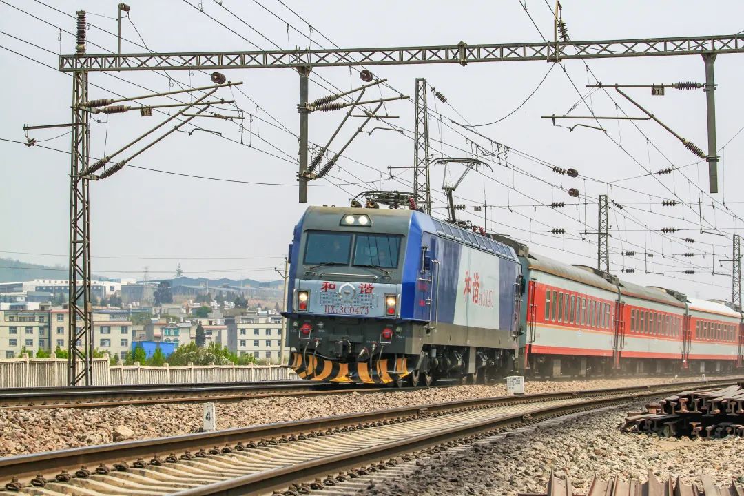 云南第一辆和谐d3c型电力机车 编号:04732012年3月29日配属昆明铁路局