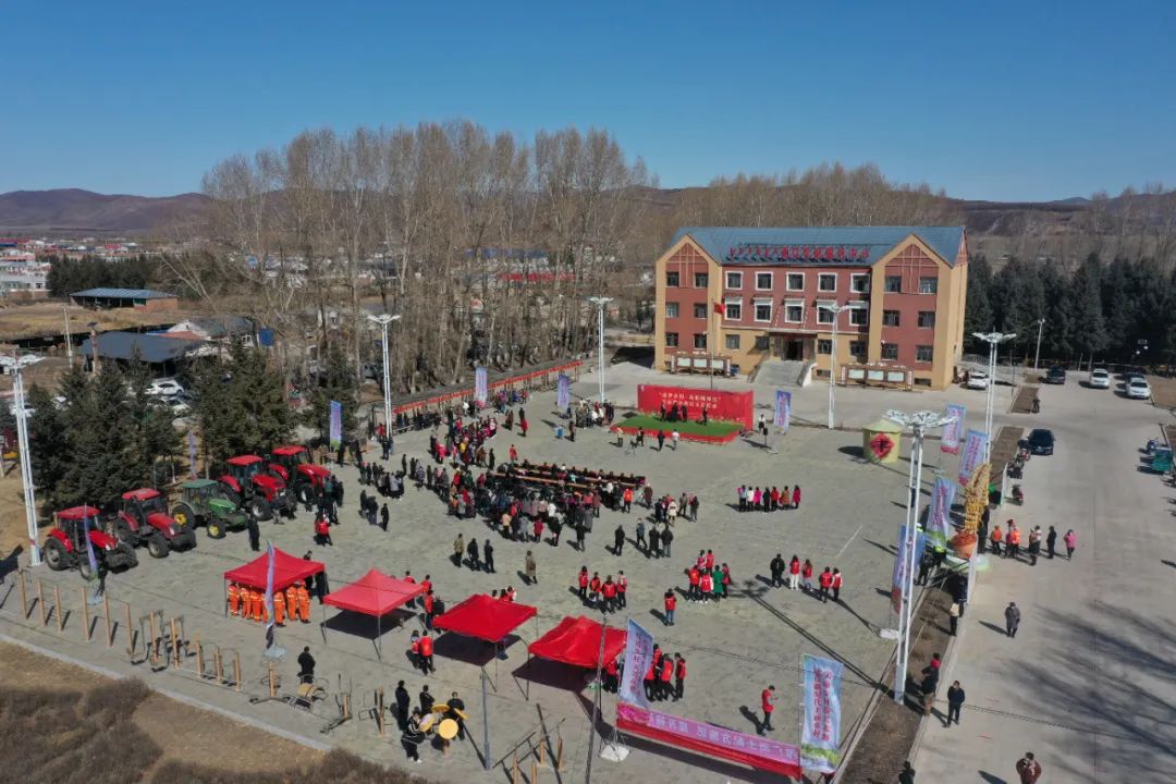 逐梦乡村我们的舞台兴安盟农牧民文艺活动在阿尔山市明水河镇西口村