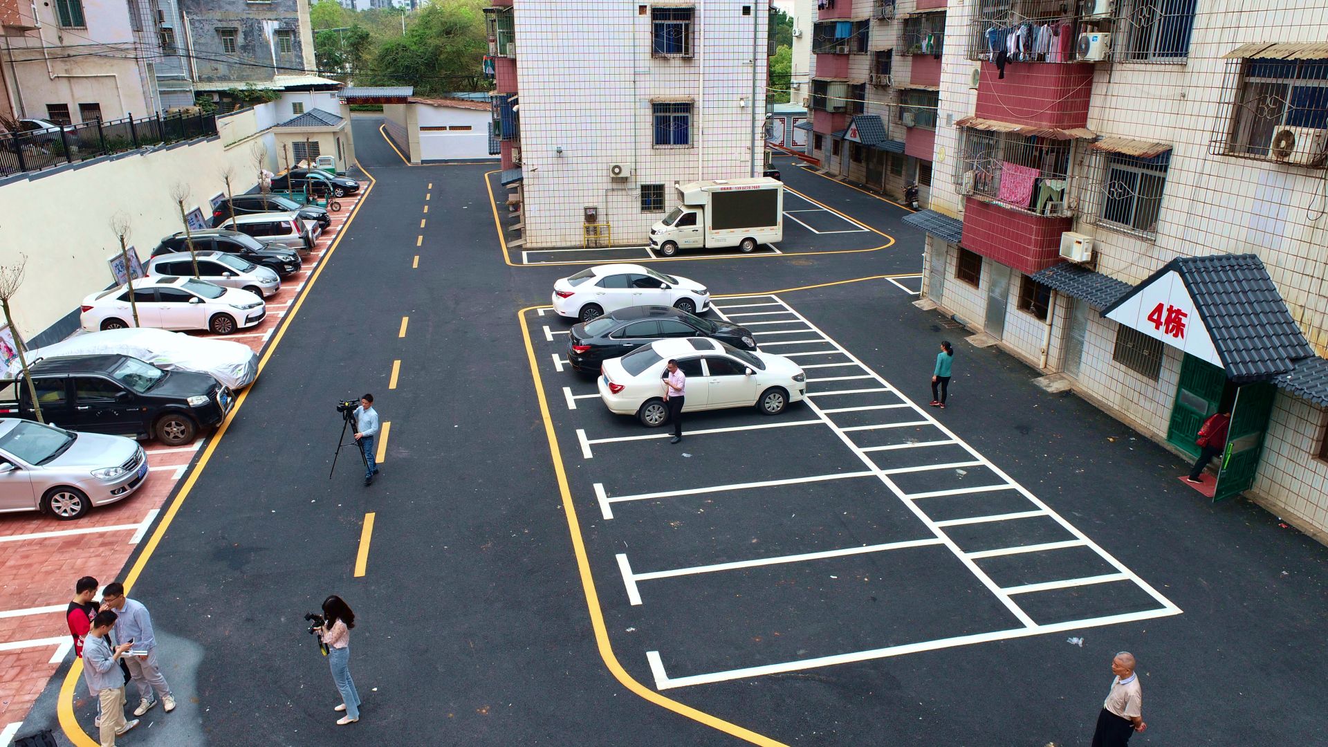 改造后的城南交警宿舍老旧小区整洁有序.(袁志鹏摄)