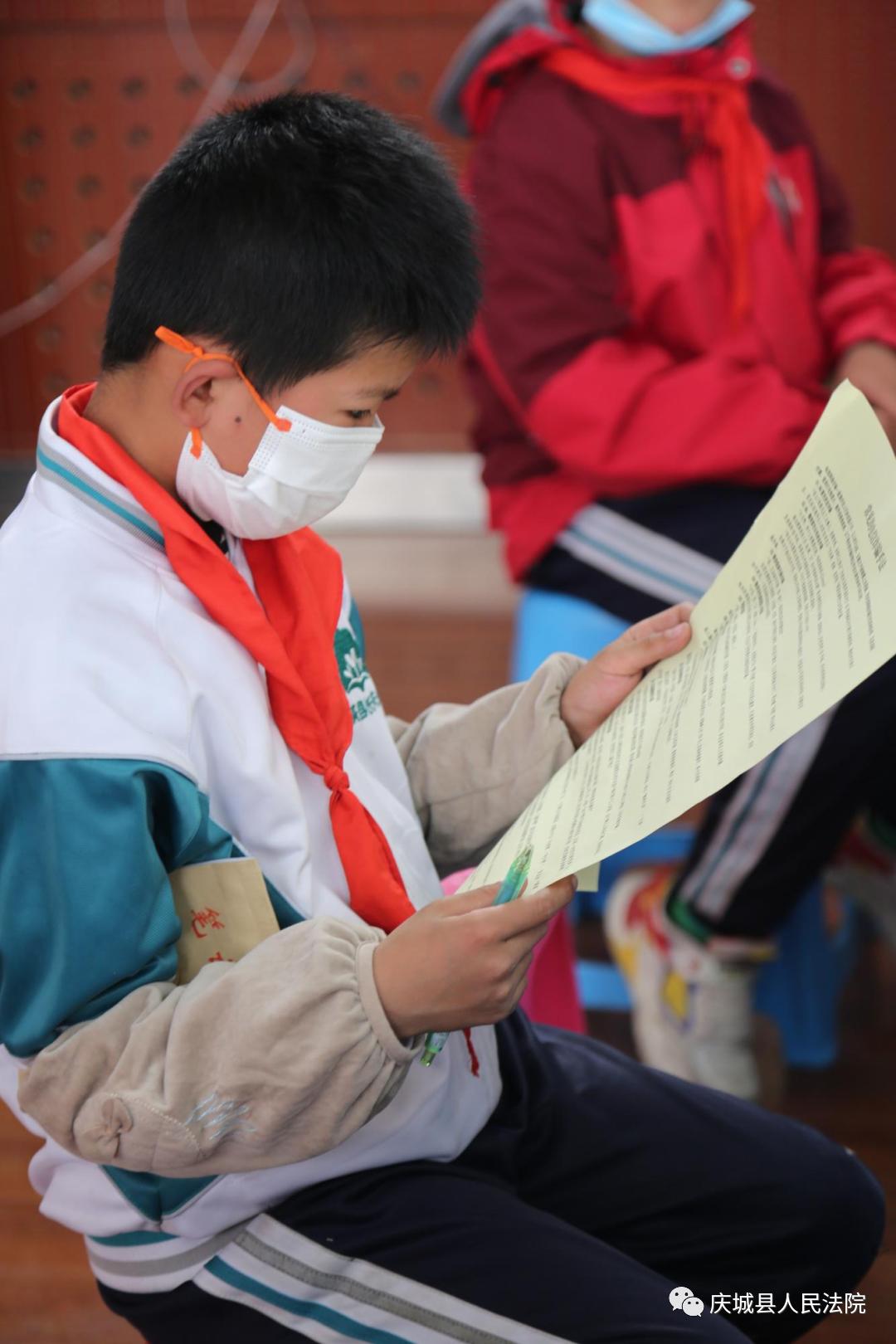 庆城县人民法院第二党支部与长庆小学党支部共同举办"全民反电诈,党员