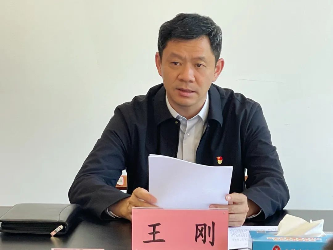 时政 王刚参加党支部组织生活会时强调:市政府办公室要主动发挥政府