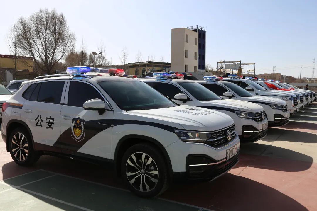 警车图片大图 公安图片