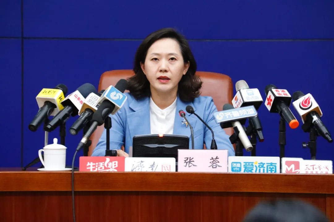 首先,有请张蓉副秘书长介绍我市疫情防控最新情况.