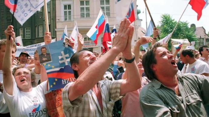 捷克斯洛伐克为什么“和平消失”了？