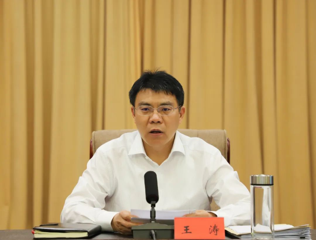 王涛以更坚决的态度更有力的措施更迅速的行动筑牢疫情防控铜墙铁壁