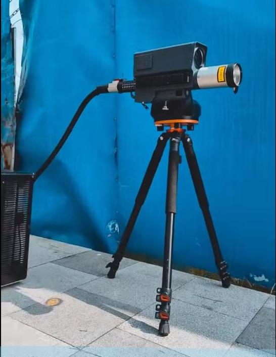 前方障碍利用激光的强大威力这是便携式激光清障仪激光还能远程砍树 ?