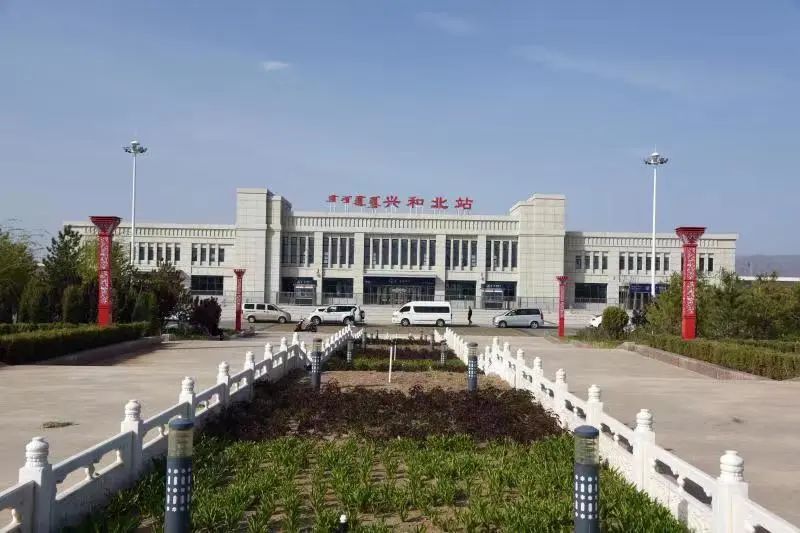 兴和北站临河站东胜西站朱日和站成为旅行途中的幸福驿站但它们努力