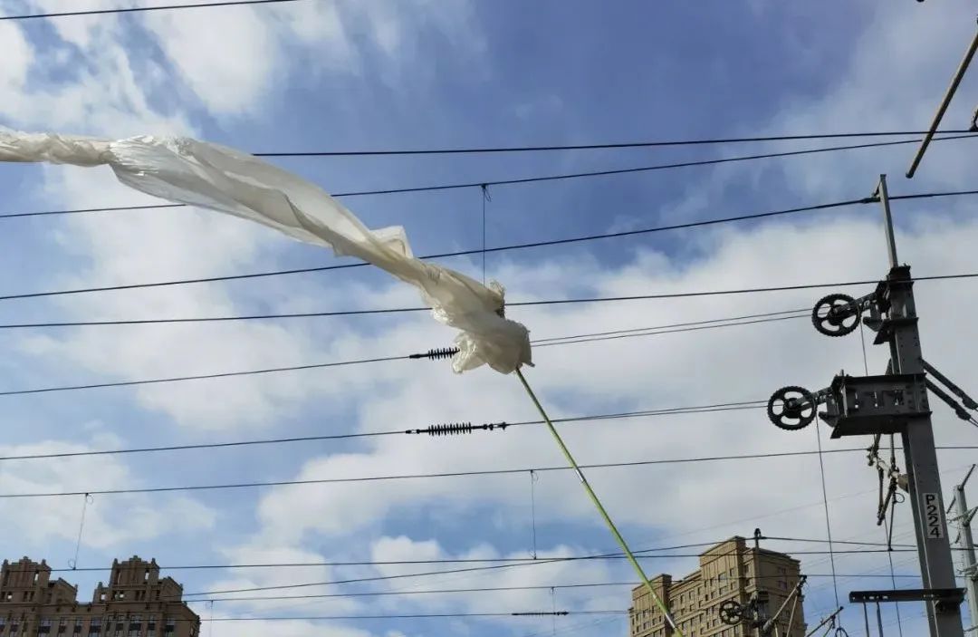 03大风天如何守护高铁线?