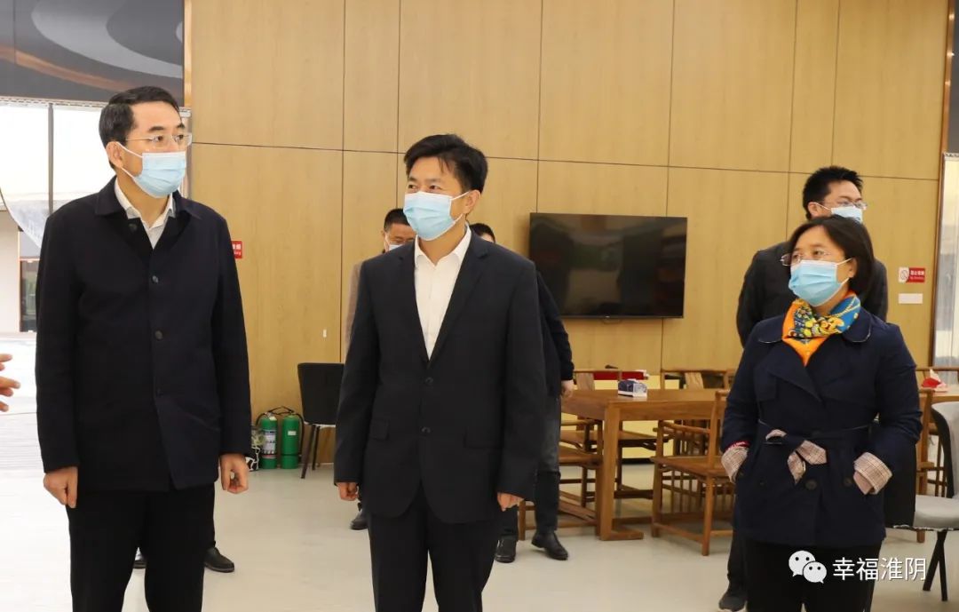 周海滨一行先后走访调研了淮安凯勤运动器材制品有限公司,江苏晋伦