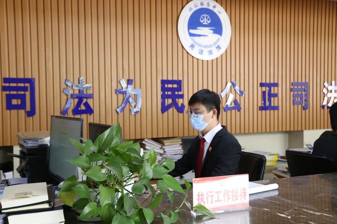元谋法院执行局工作接待一次办群众服务零距离
