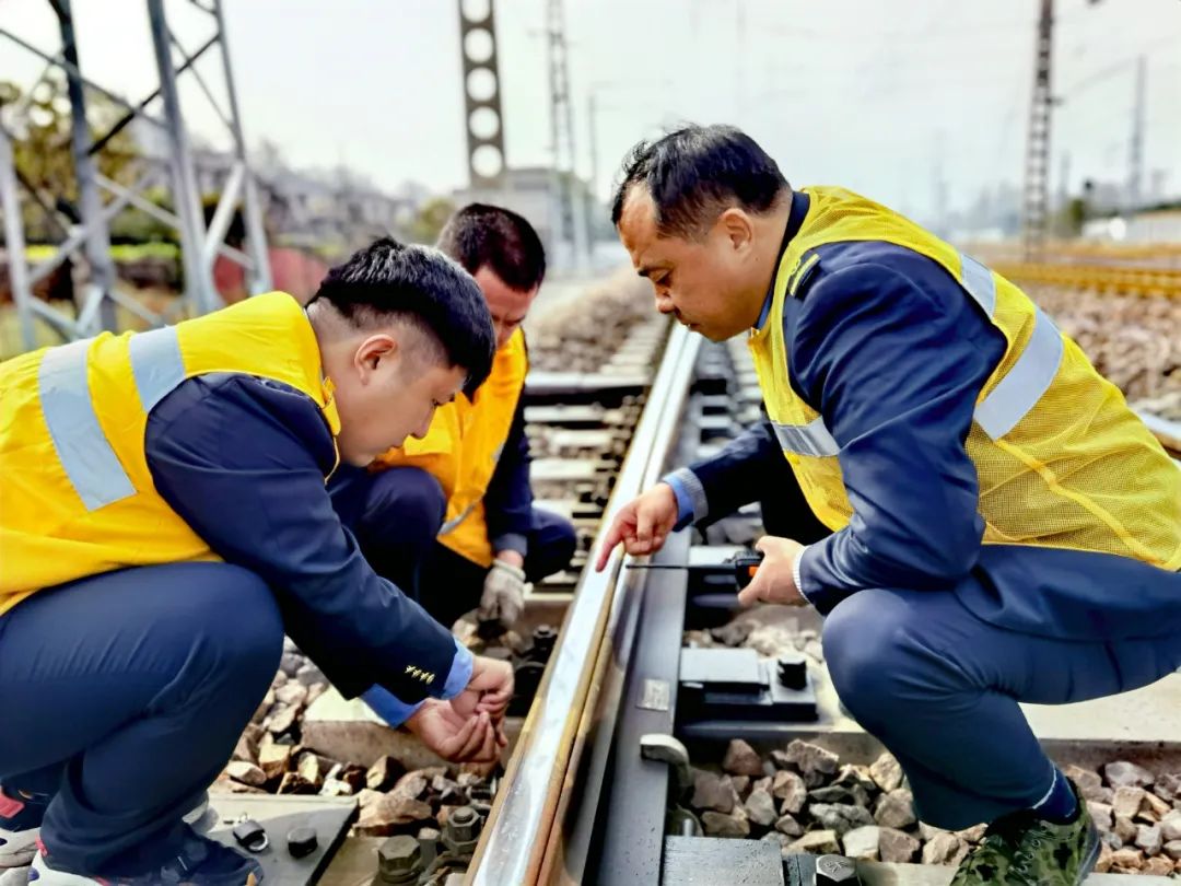 道岔钩锁器钩锁位置图图片