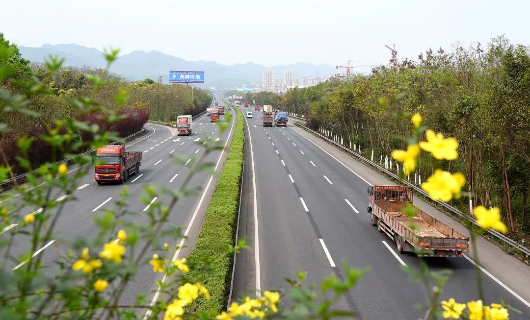 路域环境将焕然一新届时,重庆绕城高速品质提升工程将全面完成重庆