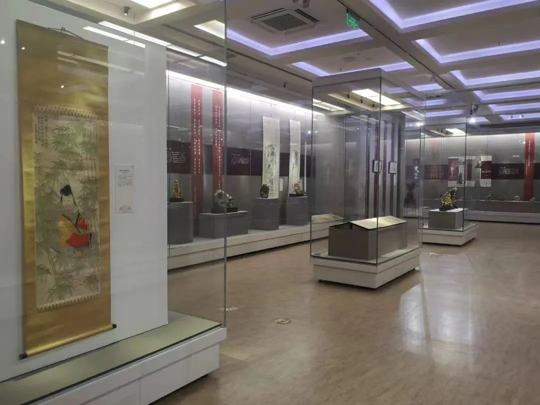别是一乾坤匠心与丹青观照下的女性世界展览在瓯海博物馆开幕