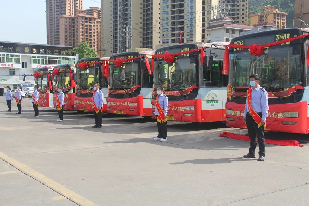 巴中城区全民国家安全教育公交宣传车今日正式发车