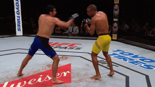 2012年,埃德森-巴博萨以一记转身后摆腿ko了艾迪姆,给拳迷留下了极其