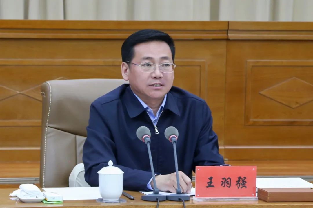 王羽强主持召开全旗第一季度经济运行情况暨重大项目重点工作调度会