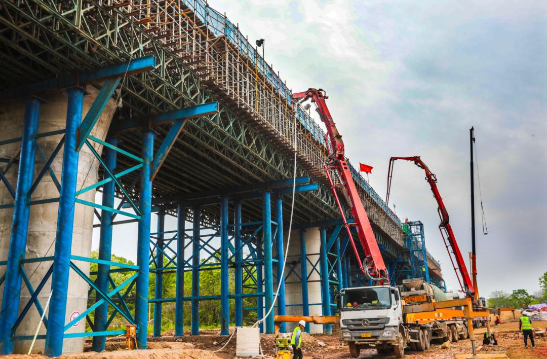 还为后续连续梁施工提供了可靠的数据和技术支撑,更为加