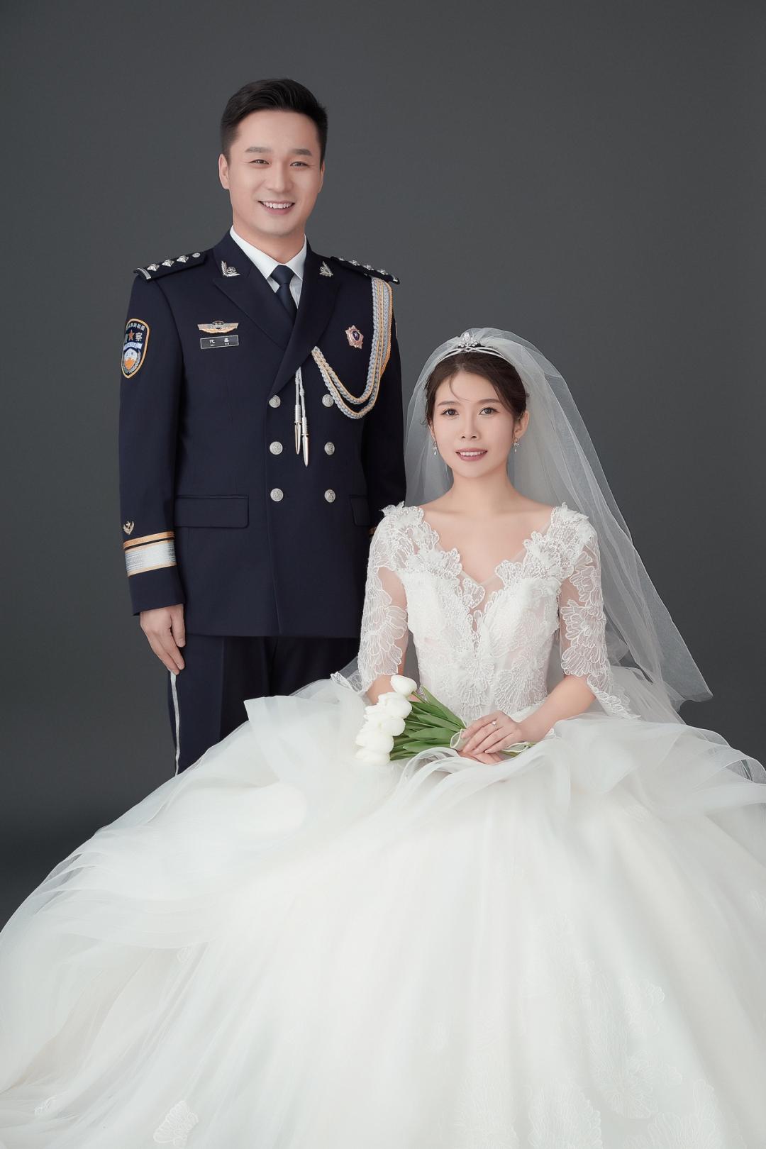 中国警察结婚警用礼服图片