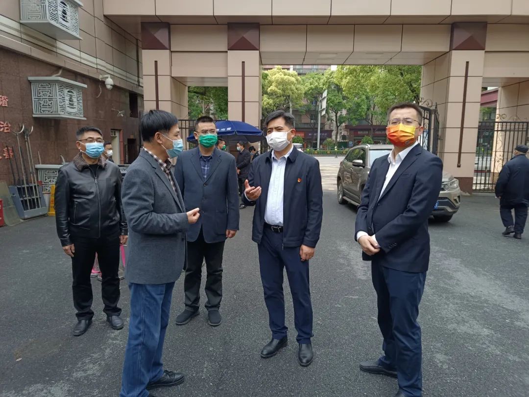 胡俊峰督导调研学校重大重点项目商超等疫情防控暨复学复工复市情况