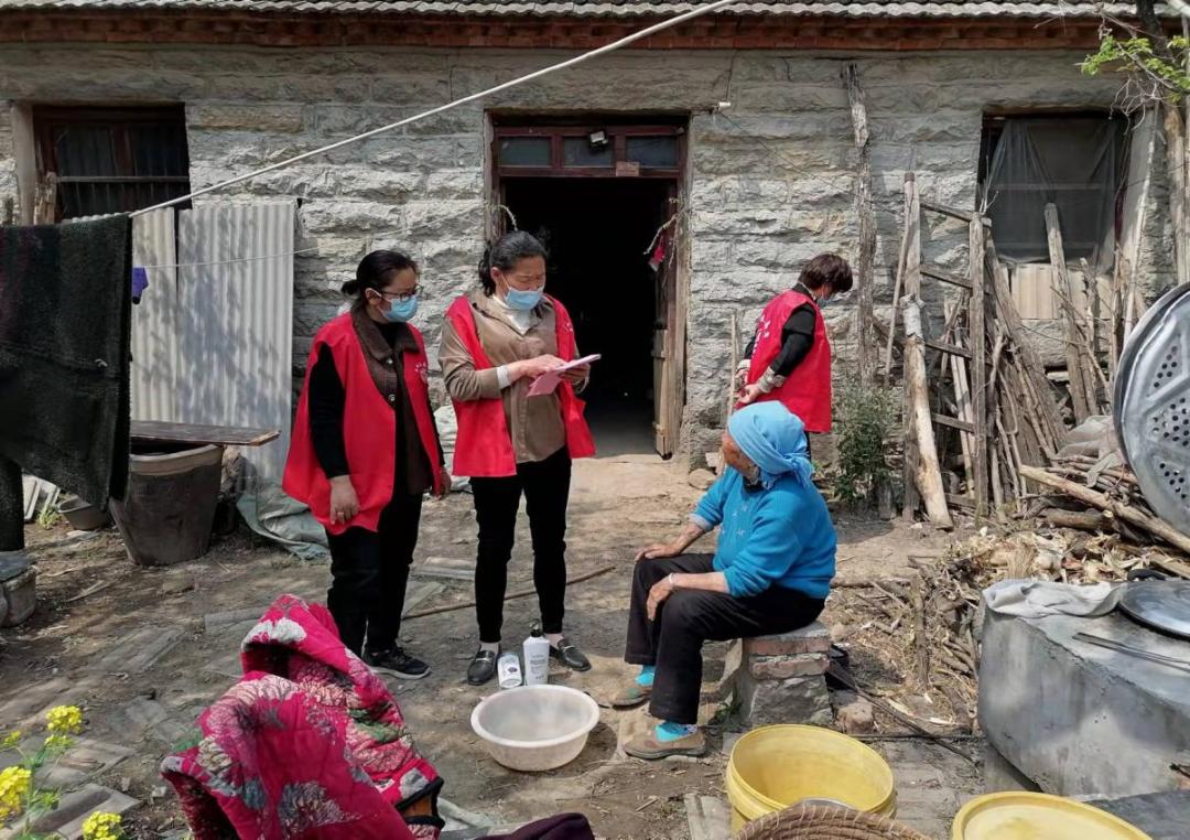 萧县庄里镇妇联组织巾帼志愿者参与禁种铲毒工作