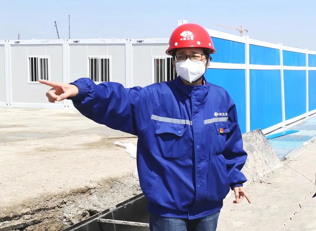 迎难而上的战疫玫瑰记五冶上海交通市政公司抗疫建设者沈霞