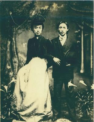 李叔同(左一)与谱兄张小楼,蔡小香,袁希濂,许幻园在上海留影1899年