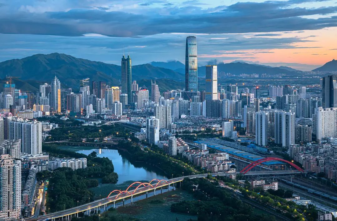 4月18日,深圳市罗湖区第八届人民代表大会第二次会议召开,罗湖区长