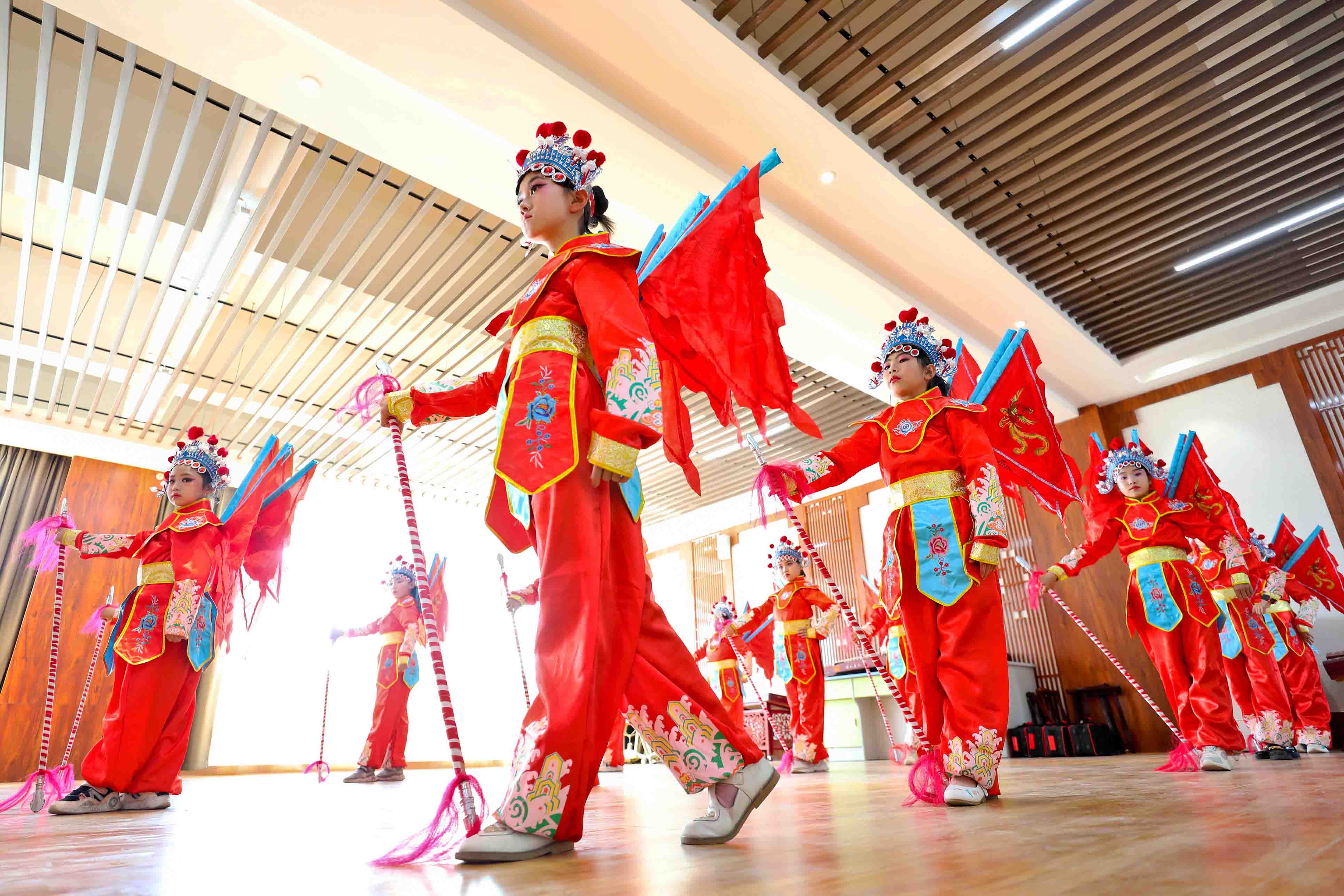 戏曲社团在进行戏曲练习