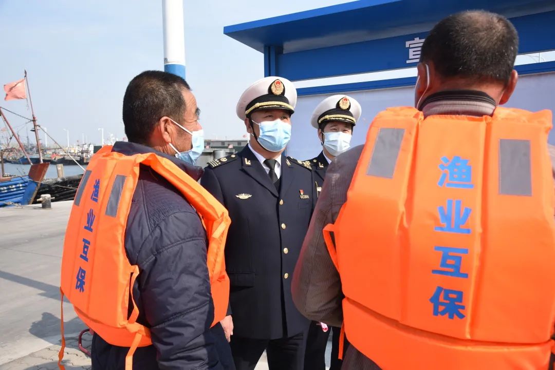 实打实 面对面！海事携手二部门送水上交通安全知识进渔港 上船头入人心