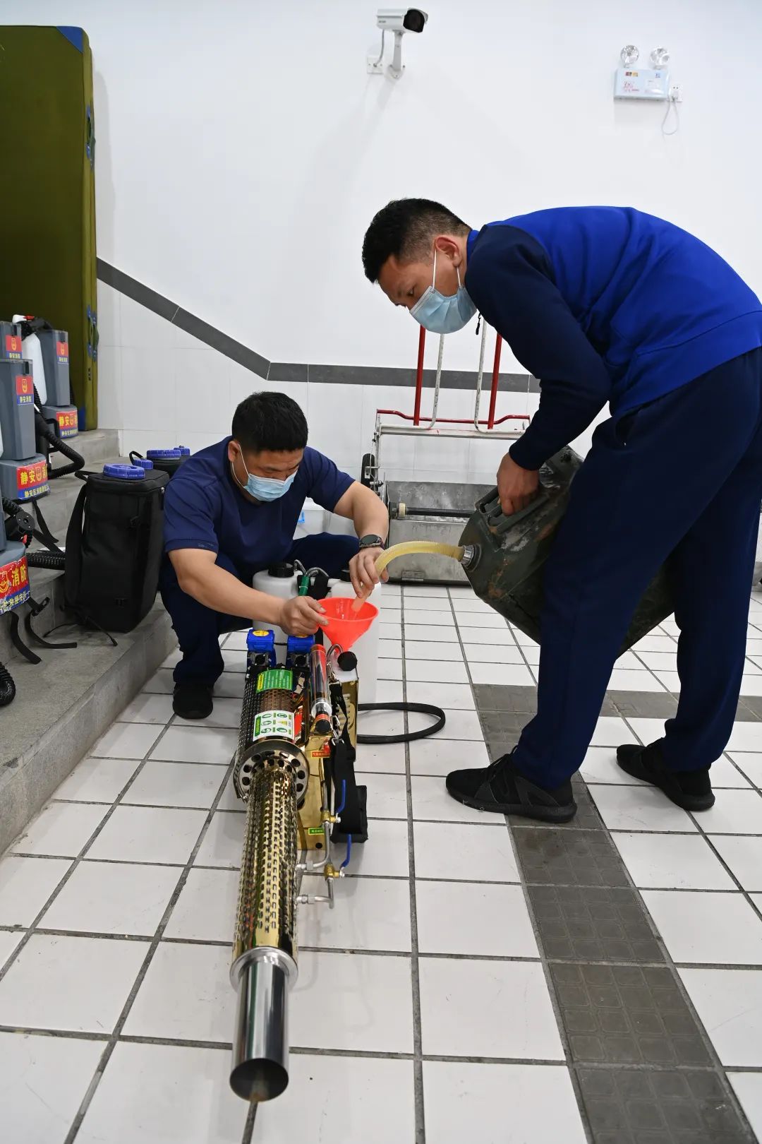 带你看消防员"大白"的消杀现场