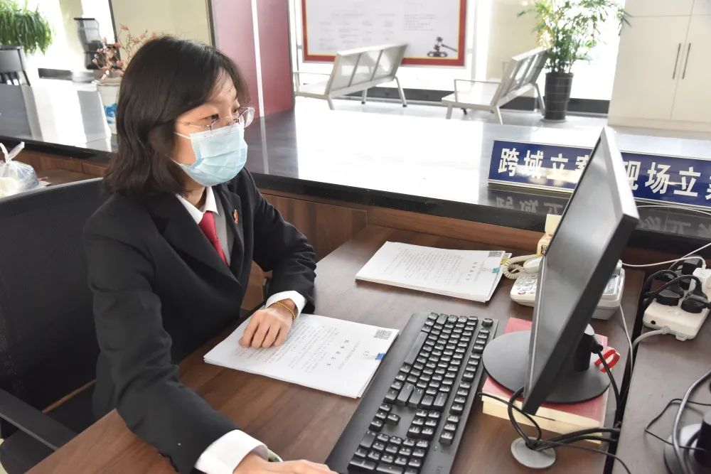 速来围观钢城区法院法官助理王婷婷的一天