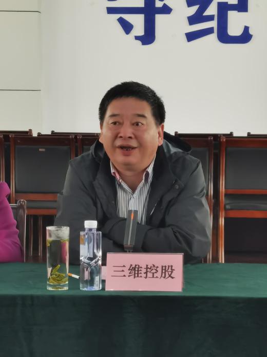 14家企业代表三门县税务局党委书记,局长陈勇生介绍了税务部门相关