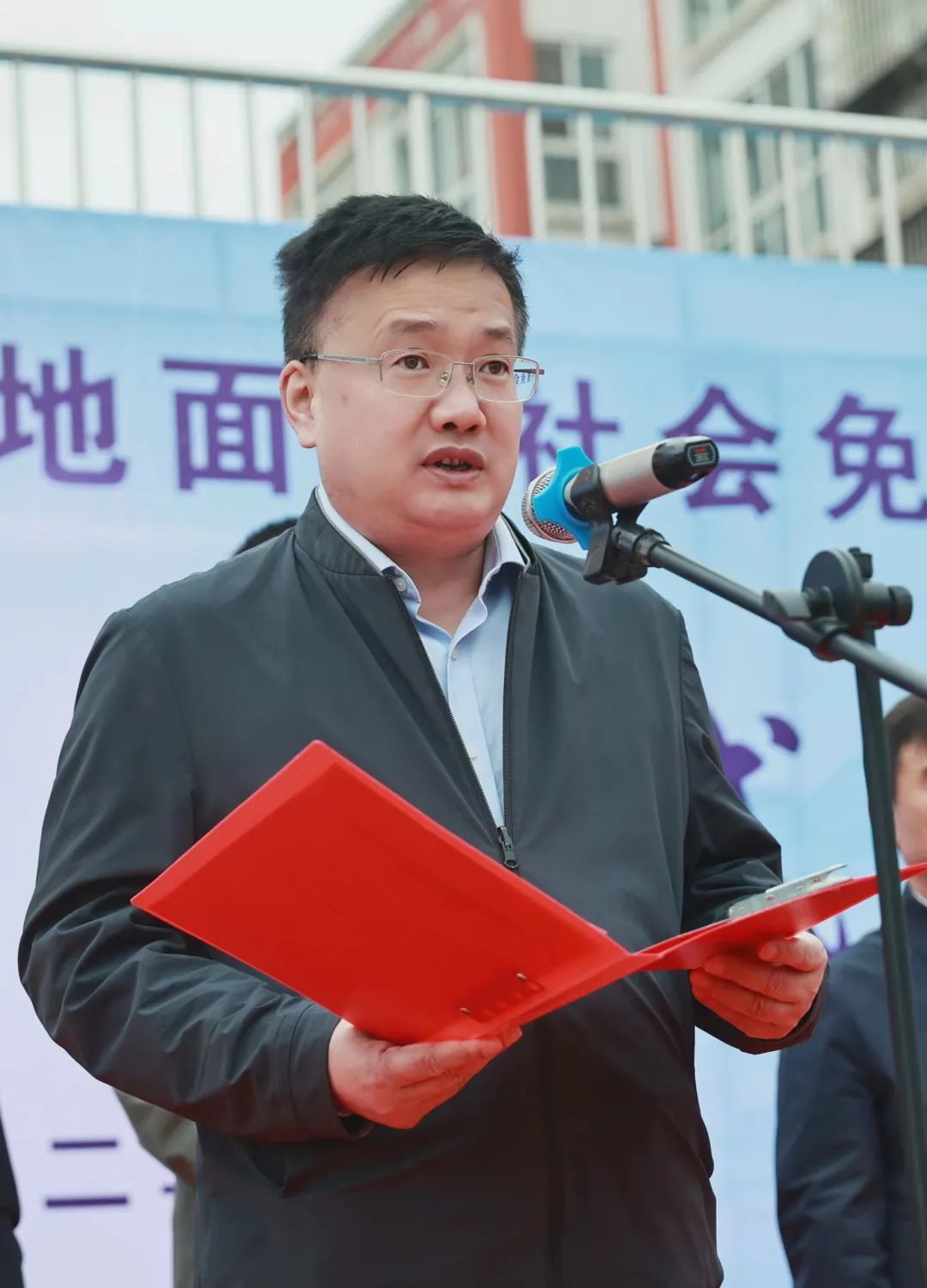 副市长贺敏,市体育局党组书记,局长卢铁军,洛龙区委副书记,区长韩建军