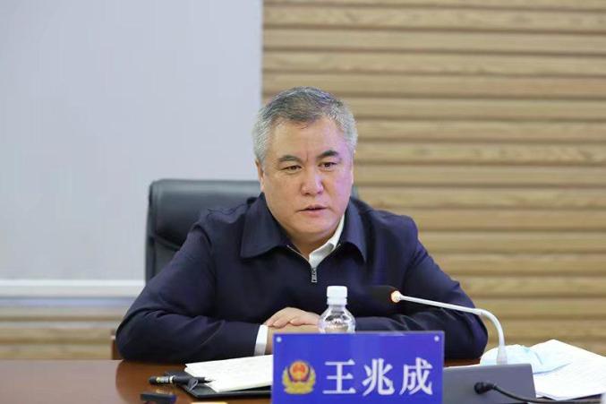 市委常委政法委书记王兆成深入市公安局调研
