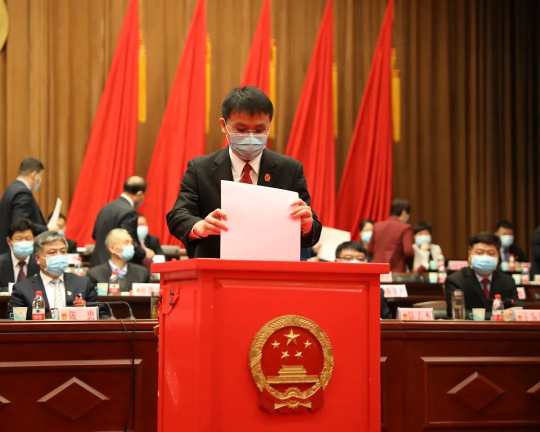 聚焦两会贾红波同志全票当选滑县人民法院院长