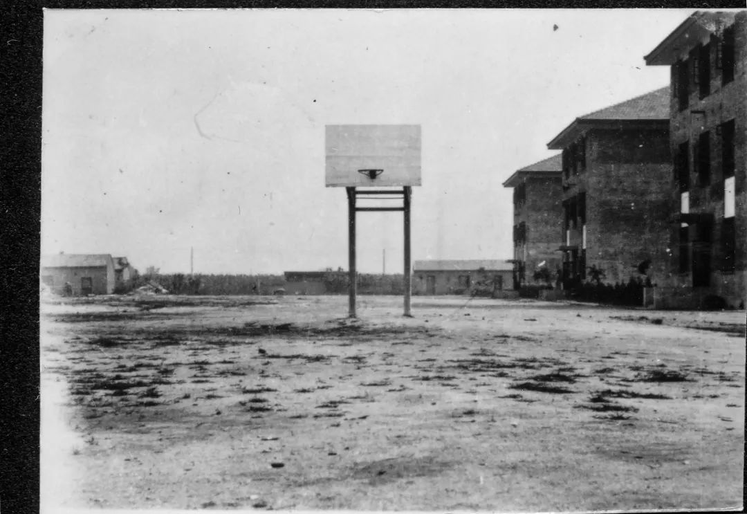 辉煌70年校史漫画丰富多彩的校园生活