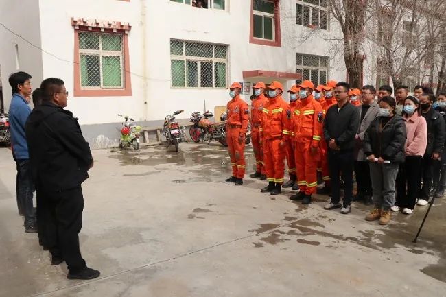 边坝县在草卡镇隆重举行消防安全委员会乡镇消防工作站挂牌成立仪式