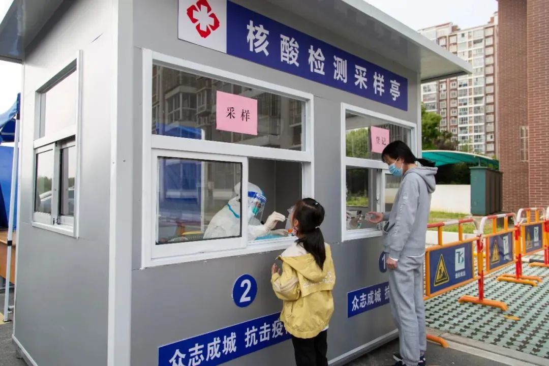 ��漕湖街道各点位陆续启用核酸检测采样亭,采样环境更安全舒适