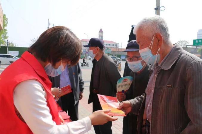 黄骅市司法局到安定社区开展老年人防范诈骗知识法治宣传活动
