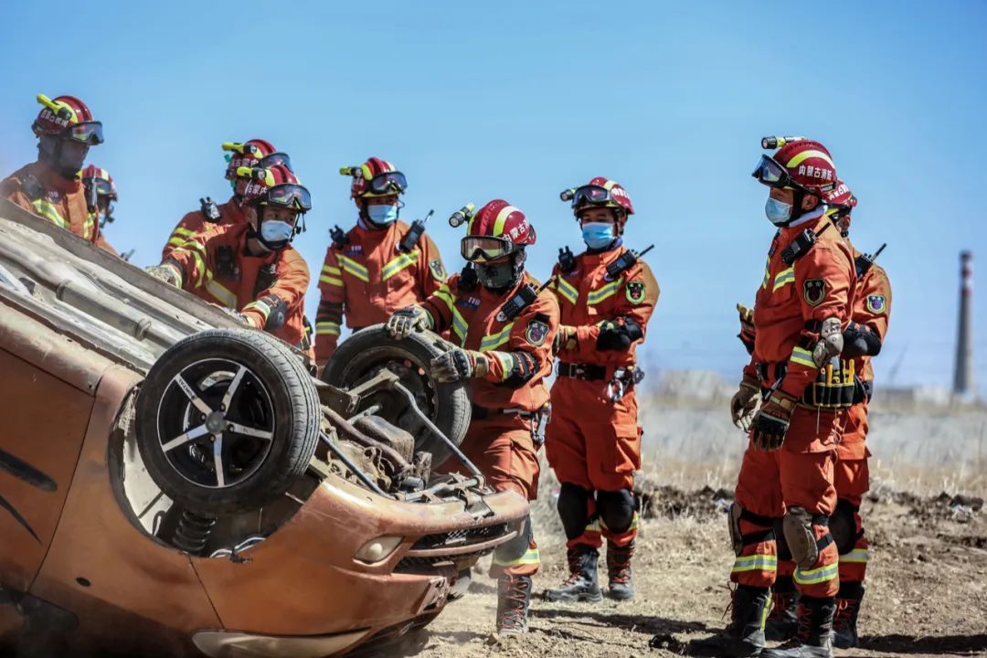 全區消防救援隊伍地震災害暨車輛事故搶險救援培訓系列報道業精於勤行