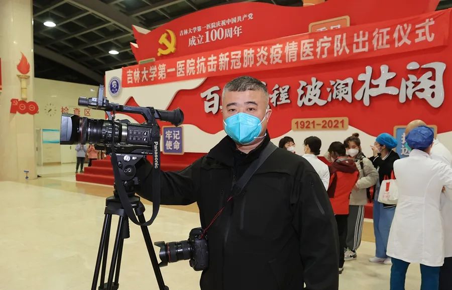 战疫吉大力量军人本色芳华依旧党委宣传部记者方卫东徐立华抗疫风采