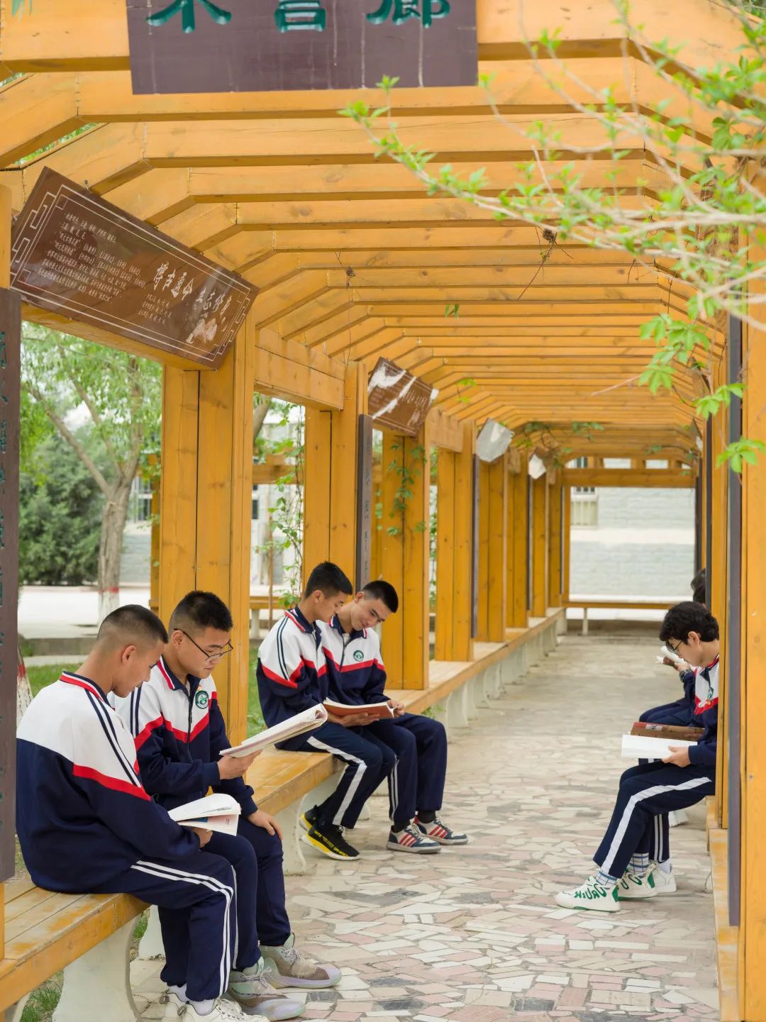 头条玉兰助力喀什六中学子感恩申情温暖人心