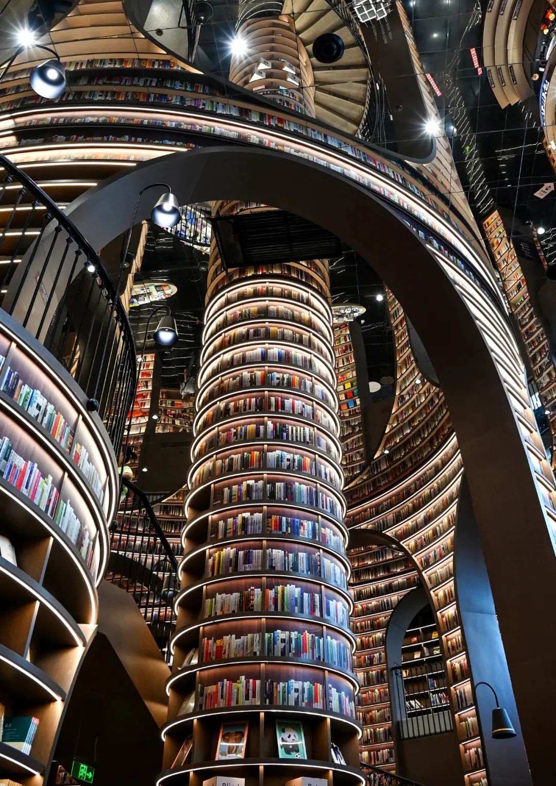 成都最美图书馆今日开馆一大波图书馆表示不服