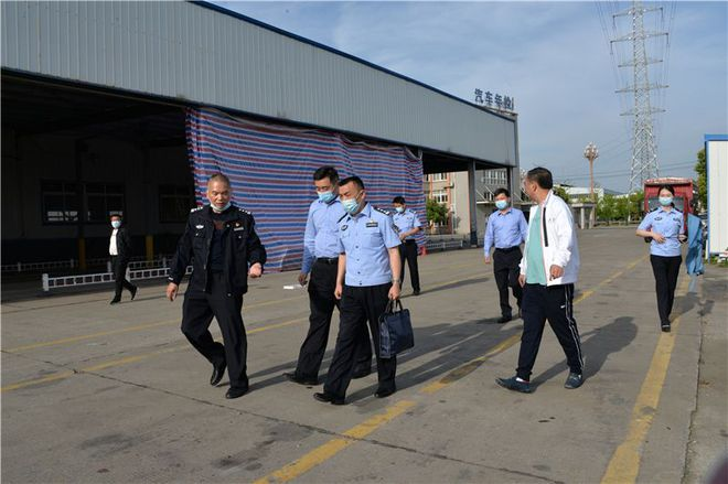 实地调研服务推进“放管服”改革便民举措