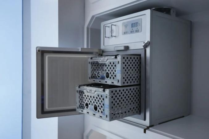 为给航天员"减负",我们在航天冰箱上应用了物联网技术,冰箱可以连到